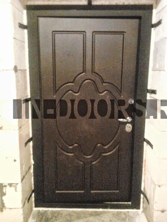 Одностворчатая входная дверь в загородный дом с шпоном дуба. Ширина двери 1190мм (без учета наличник